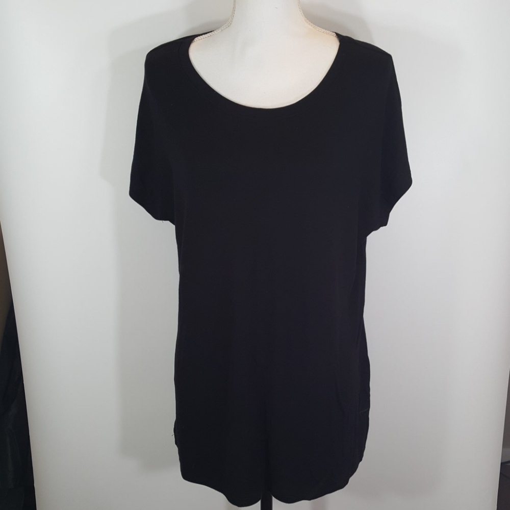 Black short sleeve shirt
